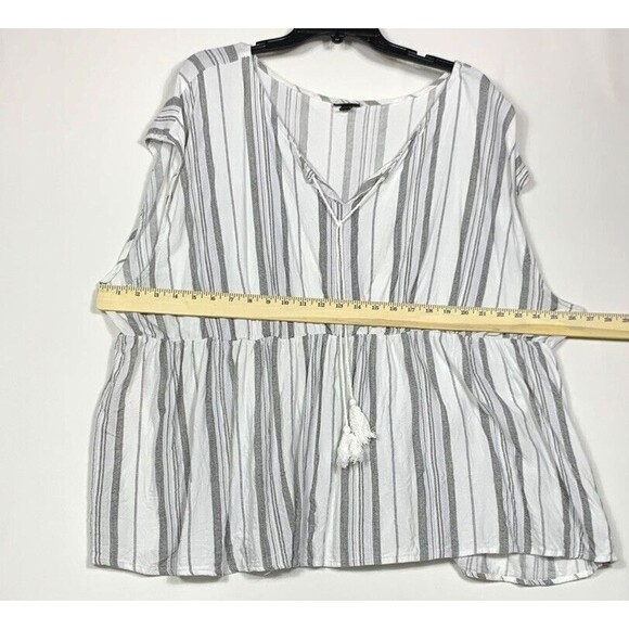 Torrid Top Womens Plus size 4 White Black Striped Sleeveless Peplum V-neck - Picture 4 of 9